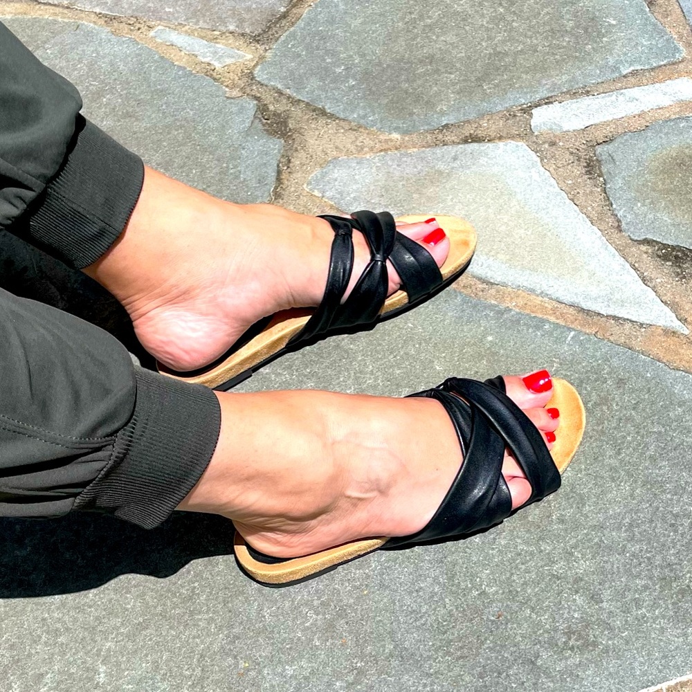 Leather-look soft and modern slide sandal